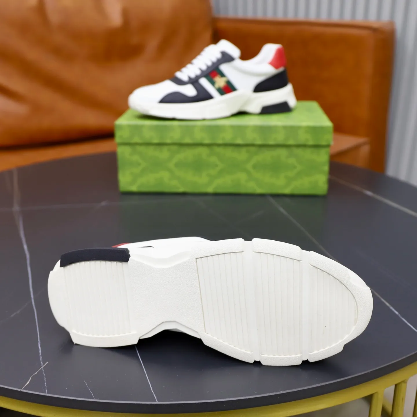 Ex-factory price: 540💰💰🙅‍♂️🙅‍♂️🙅‍♂️ Brand: GUCCI Standard code: 38-44 (45 customized) Grade: Same as the official website Material: Cowhide stitching Comfortable and breathable sheepskin lining Lightweight and wear-resistant sports outsole Style category: Men's fashionable casual shoes Running sports shoes Distinguished luxury brand elements Top luxury color: actual picture color